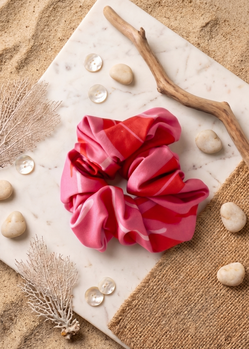 Chouchou Aru au motif feuille tropicale, accessoire cheveux confortable et résistant à l’eau en chute de tissus, upcycling