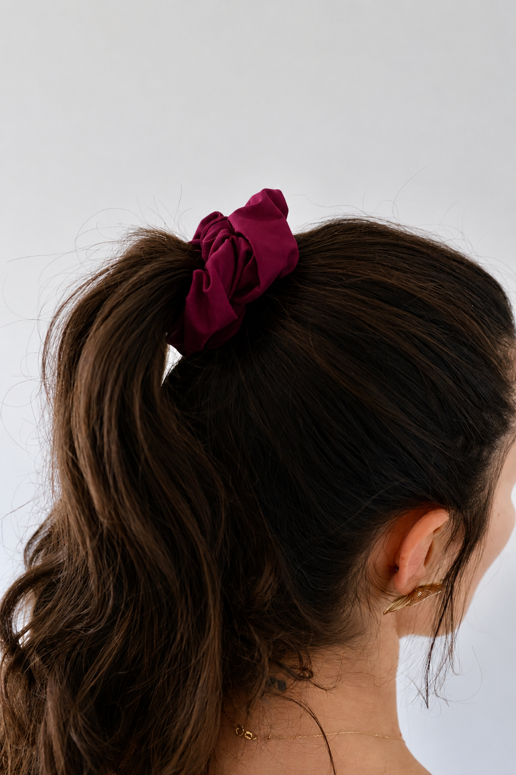 Chouchou Ika uni couleur cassis, accessoire élégant et confortable upcycling recycle
