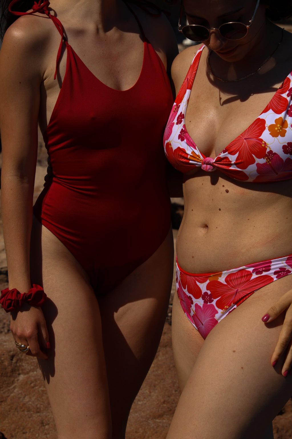 Detail du maillot une piece menstruel Ika Cassis Manaiki Bikini tissu confortable et protection amovible et ensemble tiare
