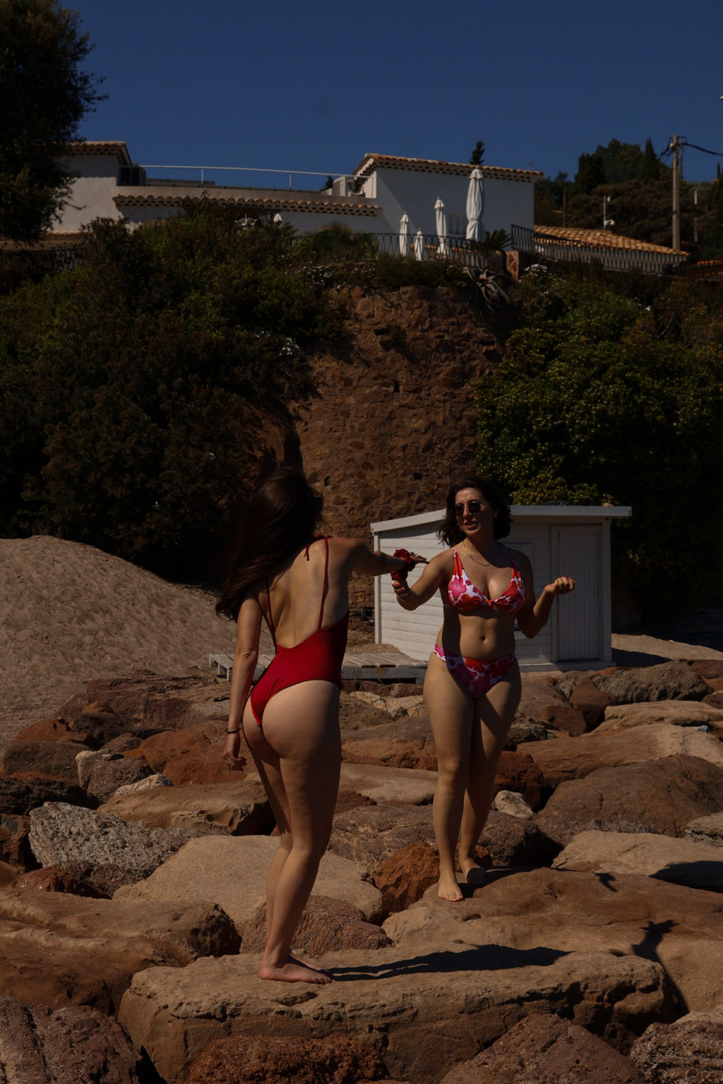 Maillot une piece Cassis Ika Manaiki Bikini design menstruel avec pad amovible vue rapprochee